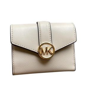MICHAEL KORS CARMEN MEDIUM LOGO AND FAUX LEATHER WALLET LIGHT SAND